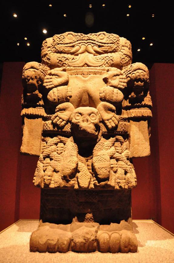 Escultura asteca no Museu Nacional de Antropologia, na Cidade do México, capital do país